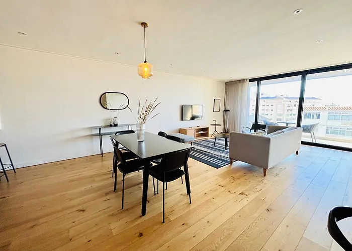 Stunning Seapoint Apartment With View