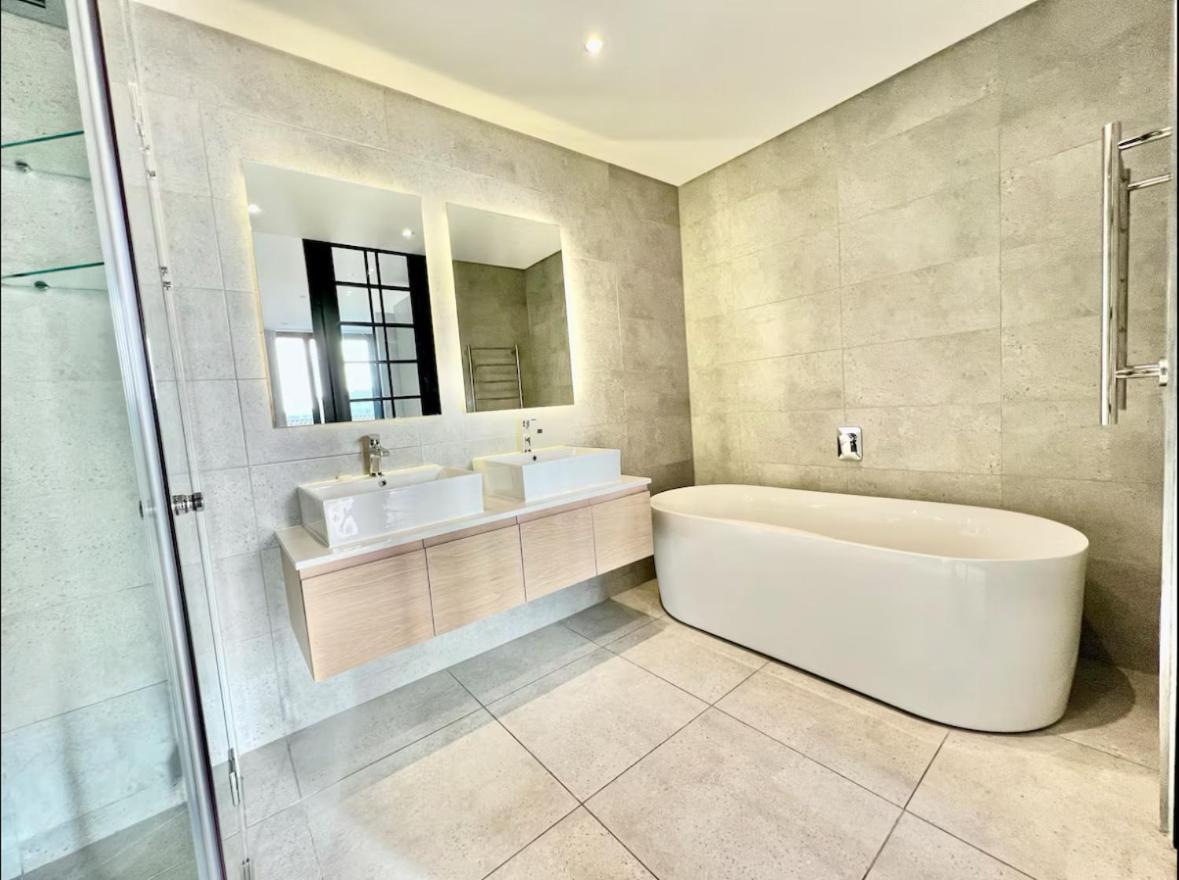 Stunning Seapoint With View Apartment Cape Town