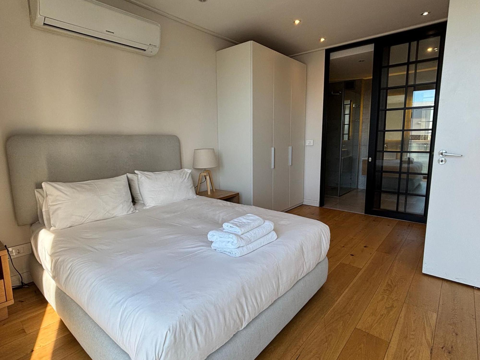 Apartment Stunning Seapoint With View